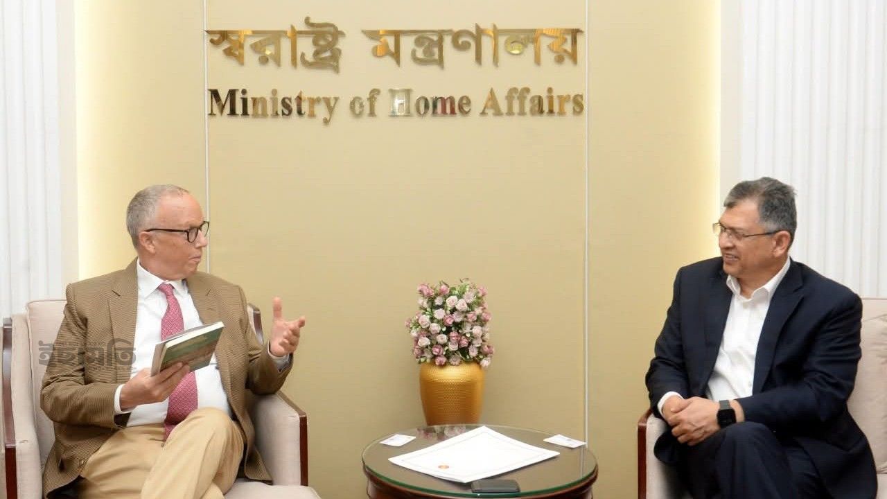 আইআরআই প্রতিনিধিদলের সঙ্গে স্বরাষ্ট্রমন্ত্রীর বৈঠক