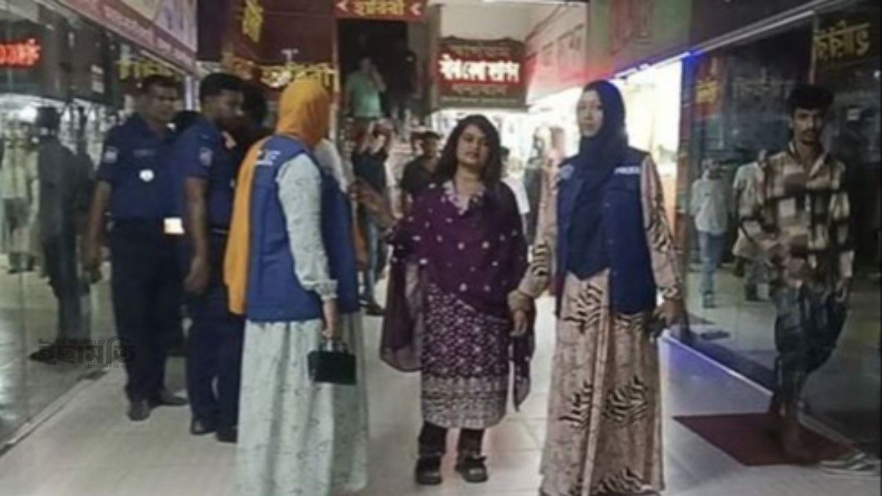 ভালুকায় ফেসবুক লাইভ ঘিরে উত্তেজনা: আটক নারী ব্যবসায়ীকে ১৫১ ধারায় আদালতে পাঠাল পুলিশ